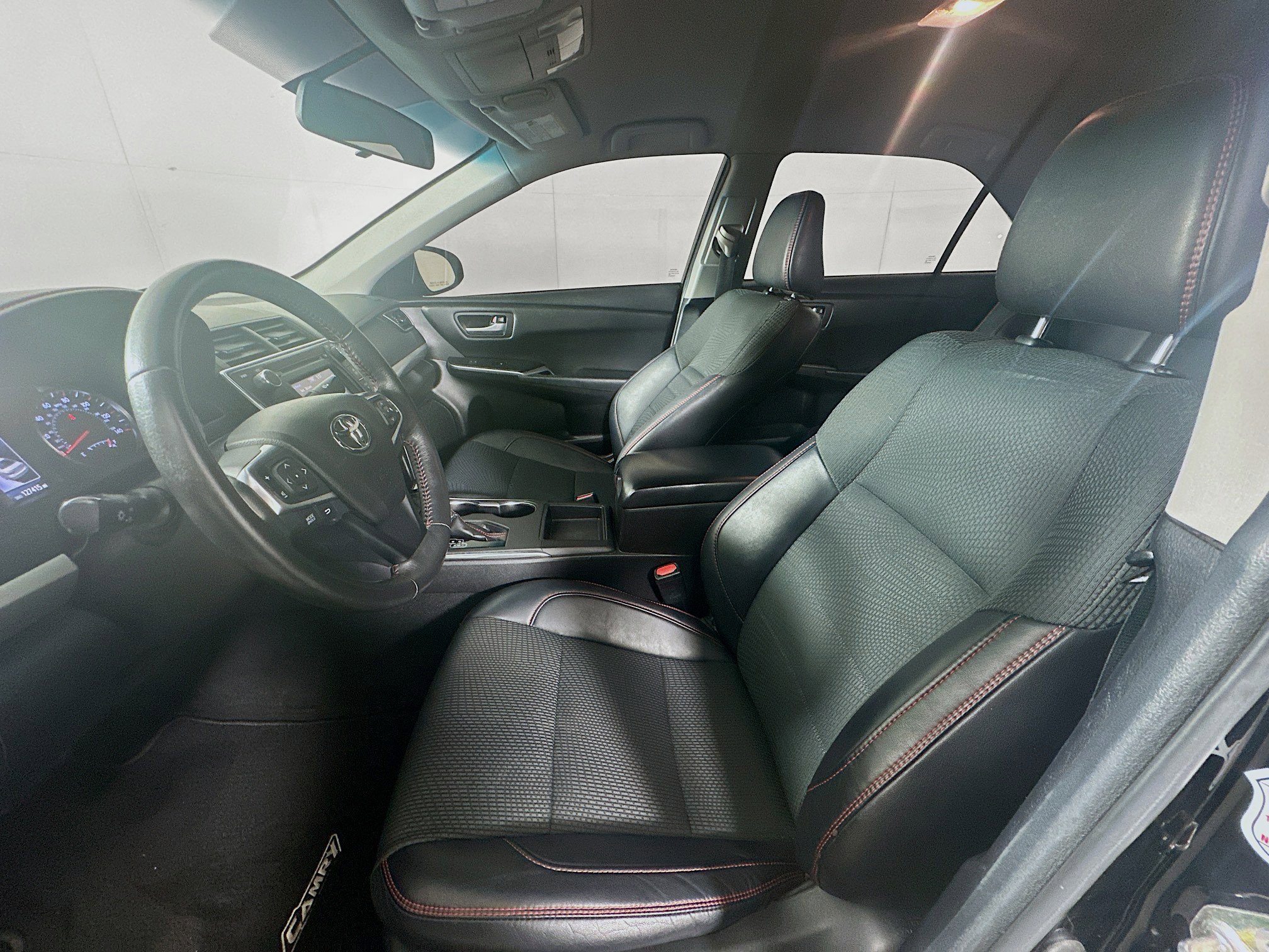 Used 2017 Toyota Camry SE FWD image 13