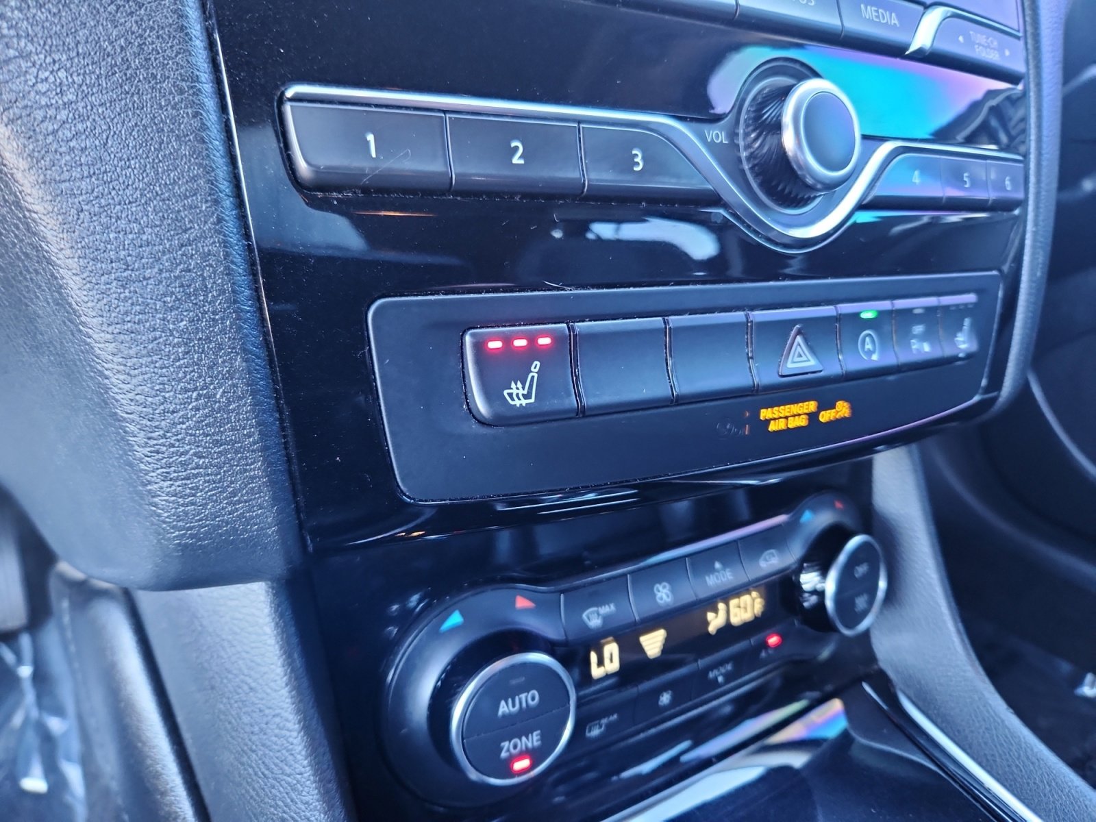 Used 2017 INFINITI QX30 Premium w/ Navigation Package image 32