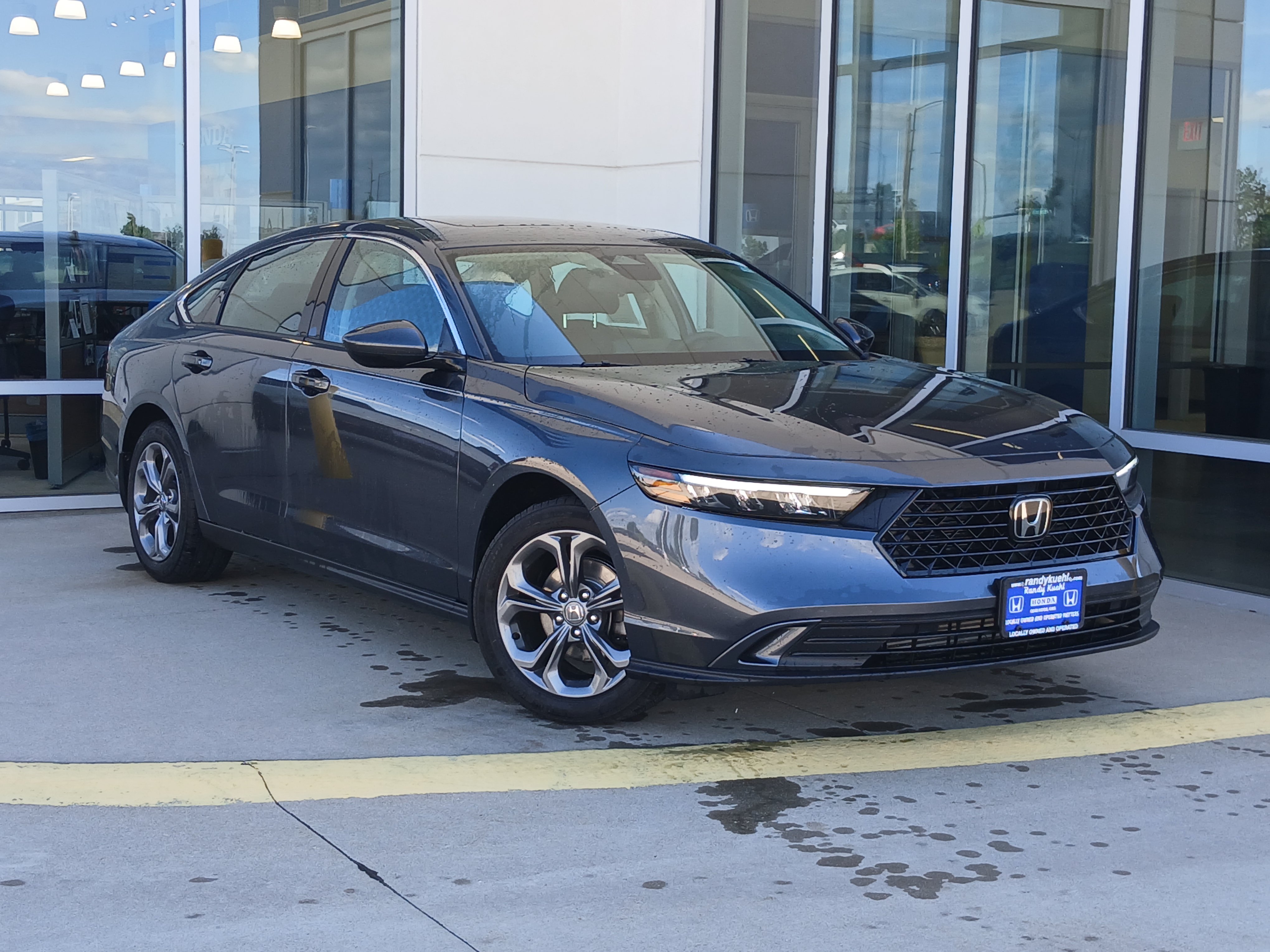 Used 2024 Honda Accord EX image 2