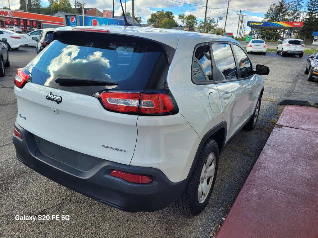 Used 2016 Jeep Cherokee Sport image 6