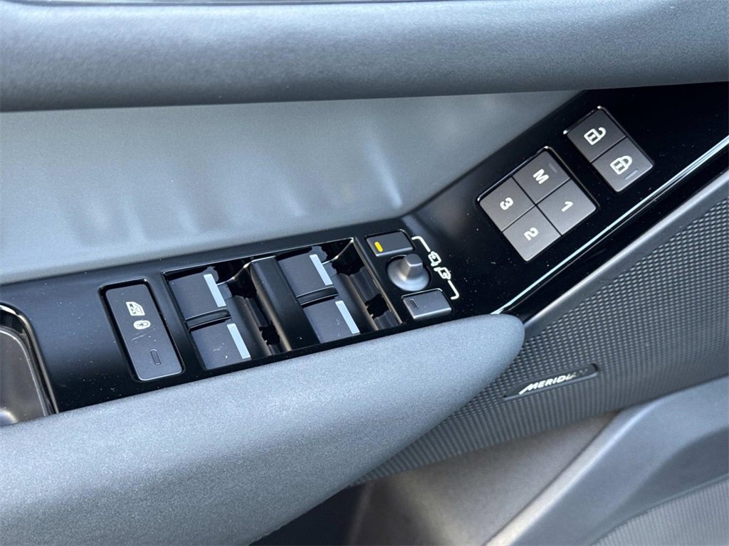 Certified 2025 Land Rover Range Rover Velar S image 28