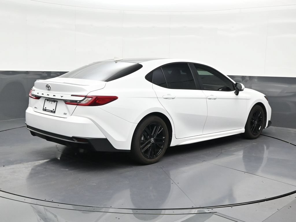 Used 2026 Toyota Camry SE FWD image 5