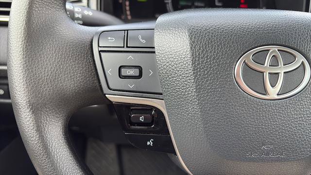 Used 2025 Toyota Camry LE AWD/4WD image 28