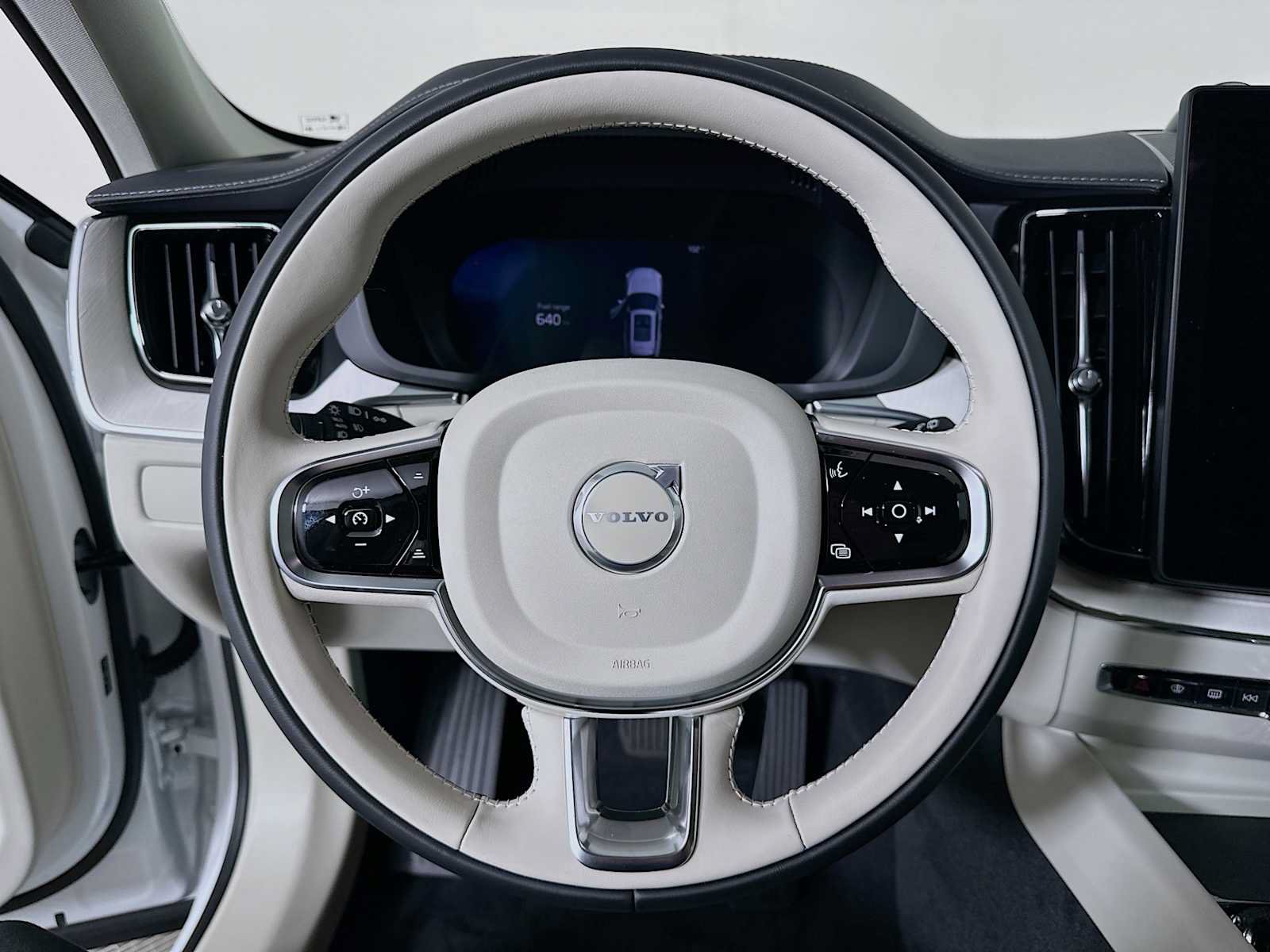 New 2026 Volvo XC60 B5 Ultra w/ Climate Package PRO AWD/4WD image 11