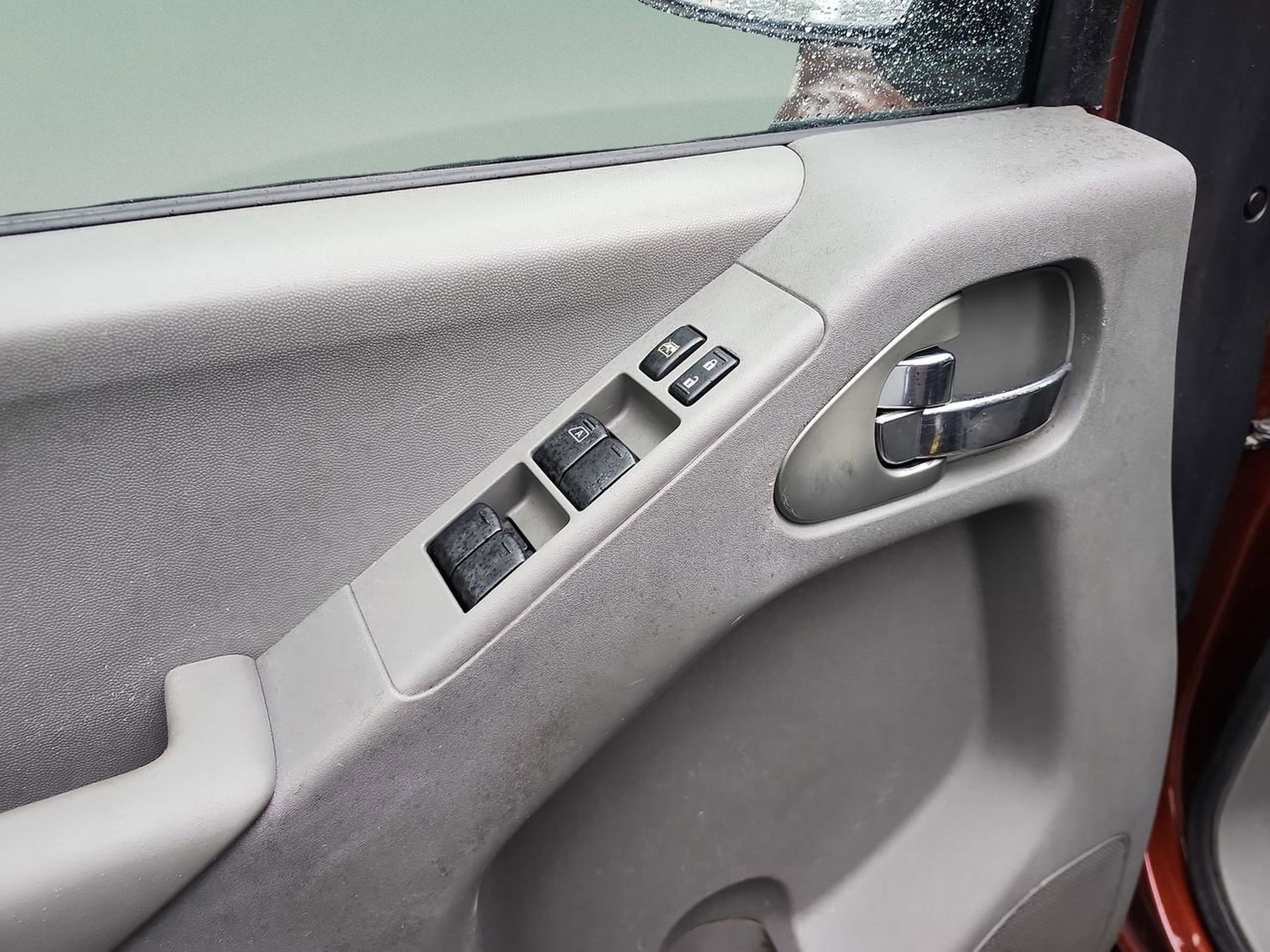 Used 2016 Nissan Frontier SV w/ Moonroof Package image 15