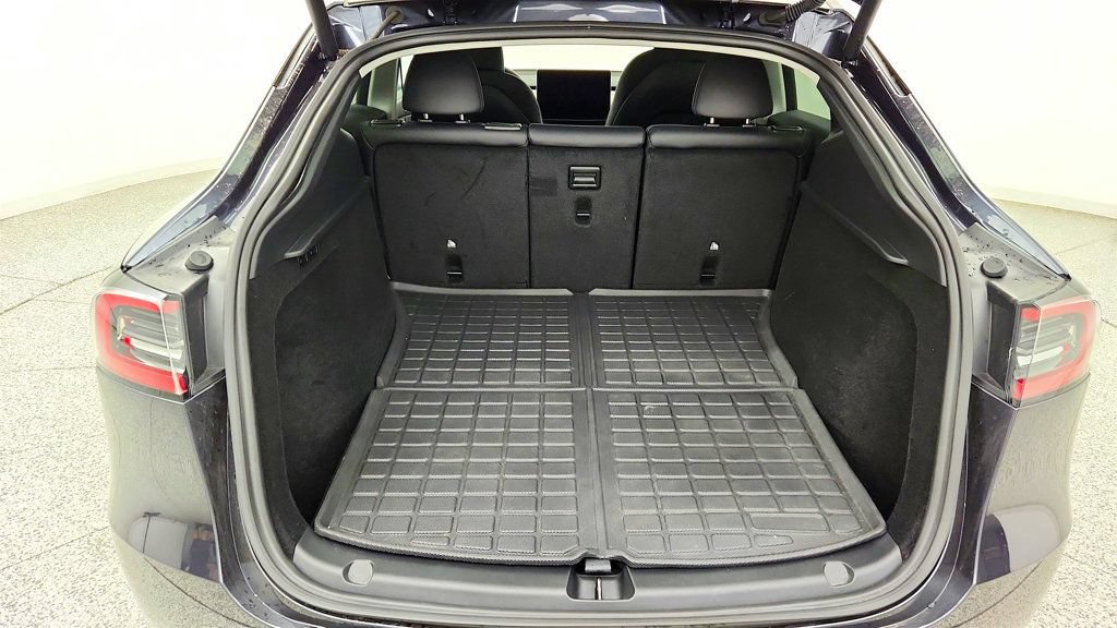 Used 2025 Tesla Model Y Long Range RWD image 27