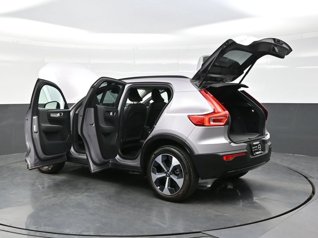 Used 2026 Volvo XC40 B5 Plus AWD/4WD image 40