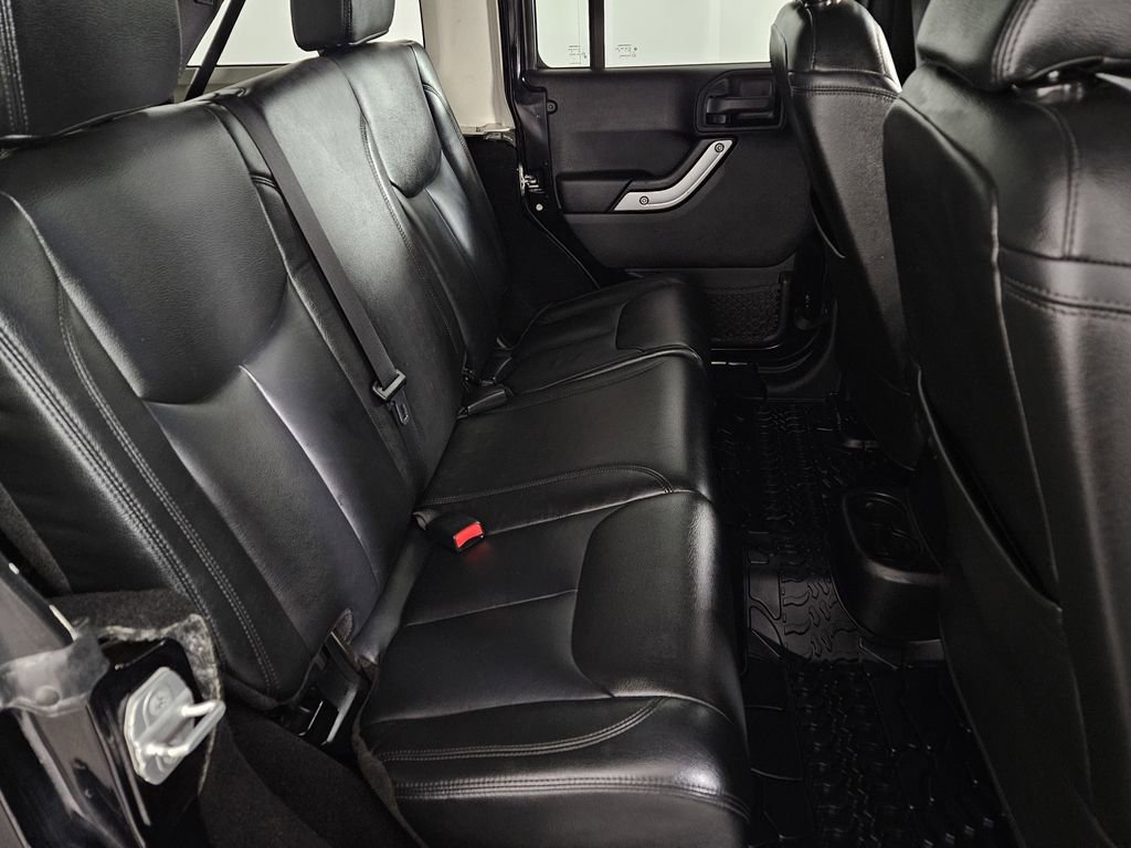 Used 2014 Jeep Wrangler Unlimited Rubicon w/ Connectivity Group AWD/4WD image 28