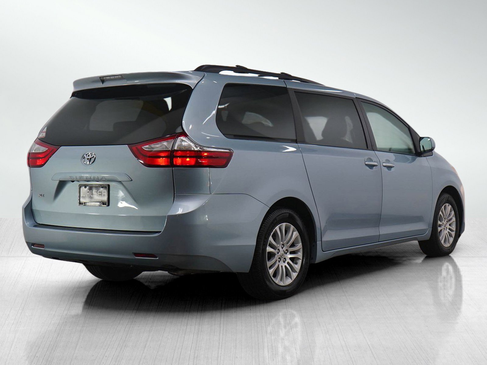Used 2015 Toyota Sienna XLE image 5