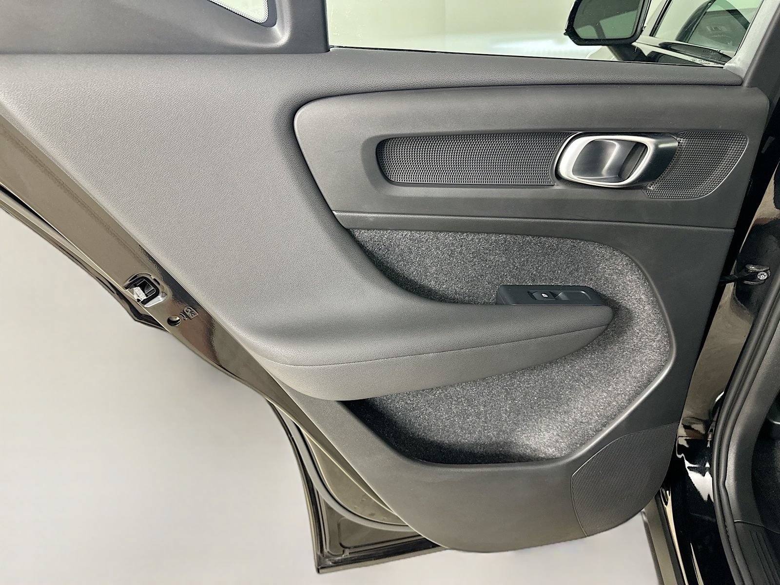 Used 2026 Volvo XC40 B5 Plus AWD/4WD image 34