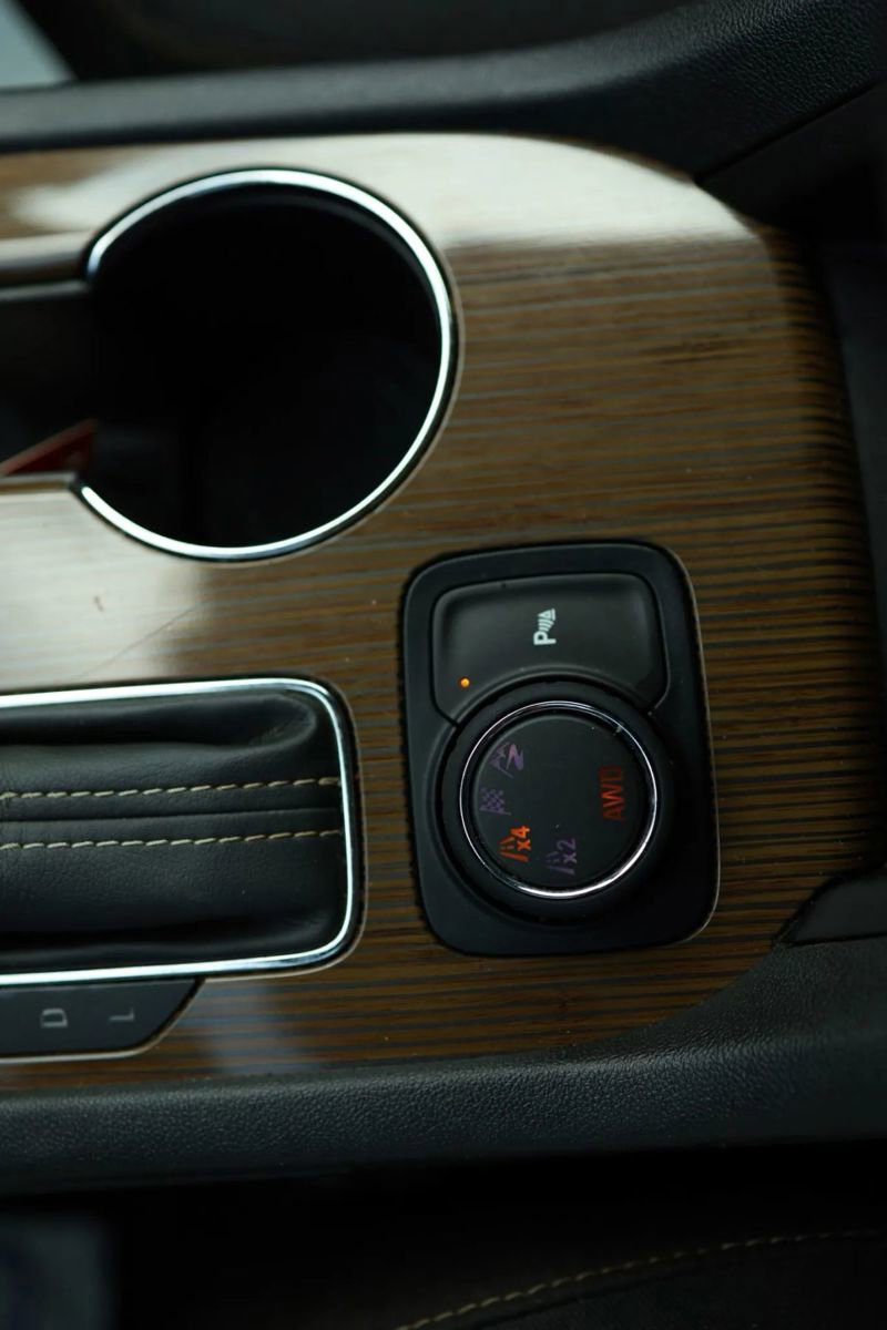 Used 2018 GMC Acadia SLE w/ LPO, Black Accent Package image 23