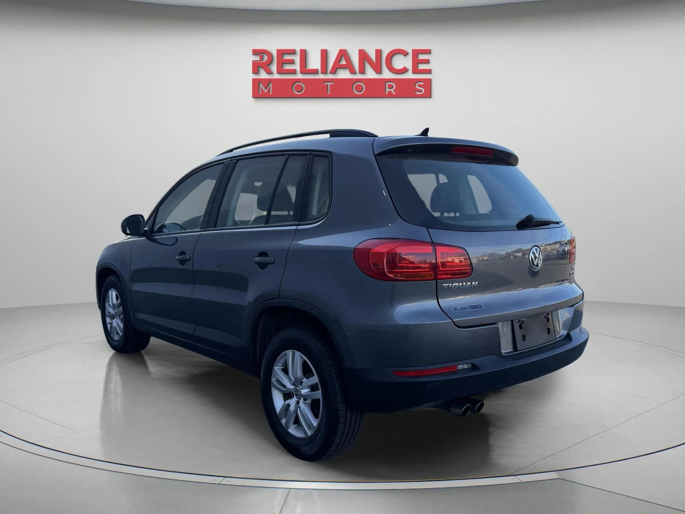 Used 2017 Volkswagen Tiguan S image 4