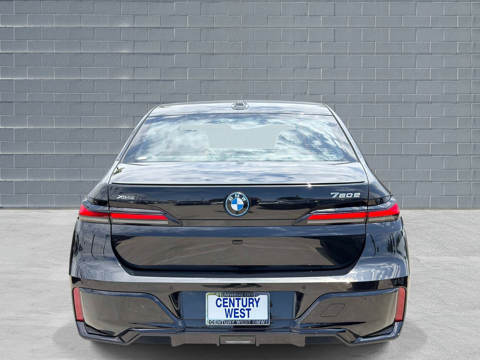 Used 2026 BMW 750e xDrive AWD/4WD image 4
