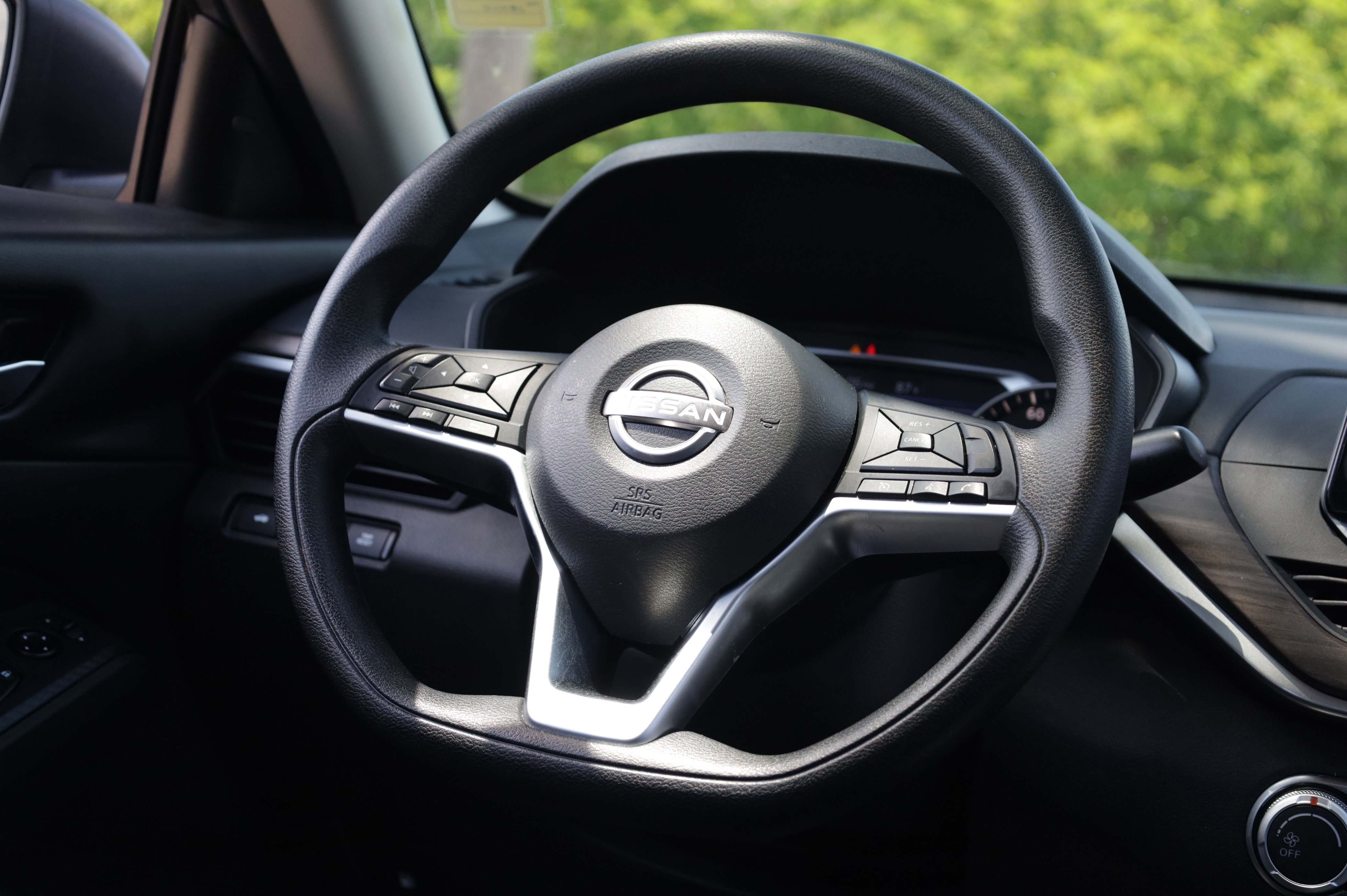 Used 2024 Nissan Altima 2.5 SV FWD image 8