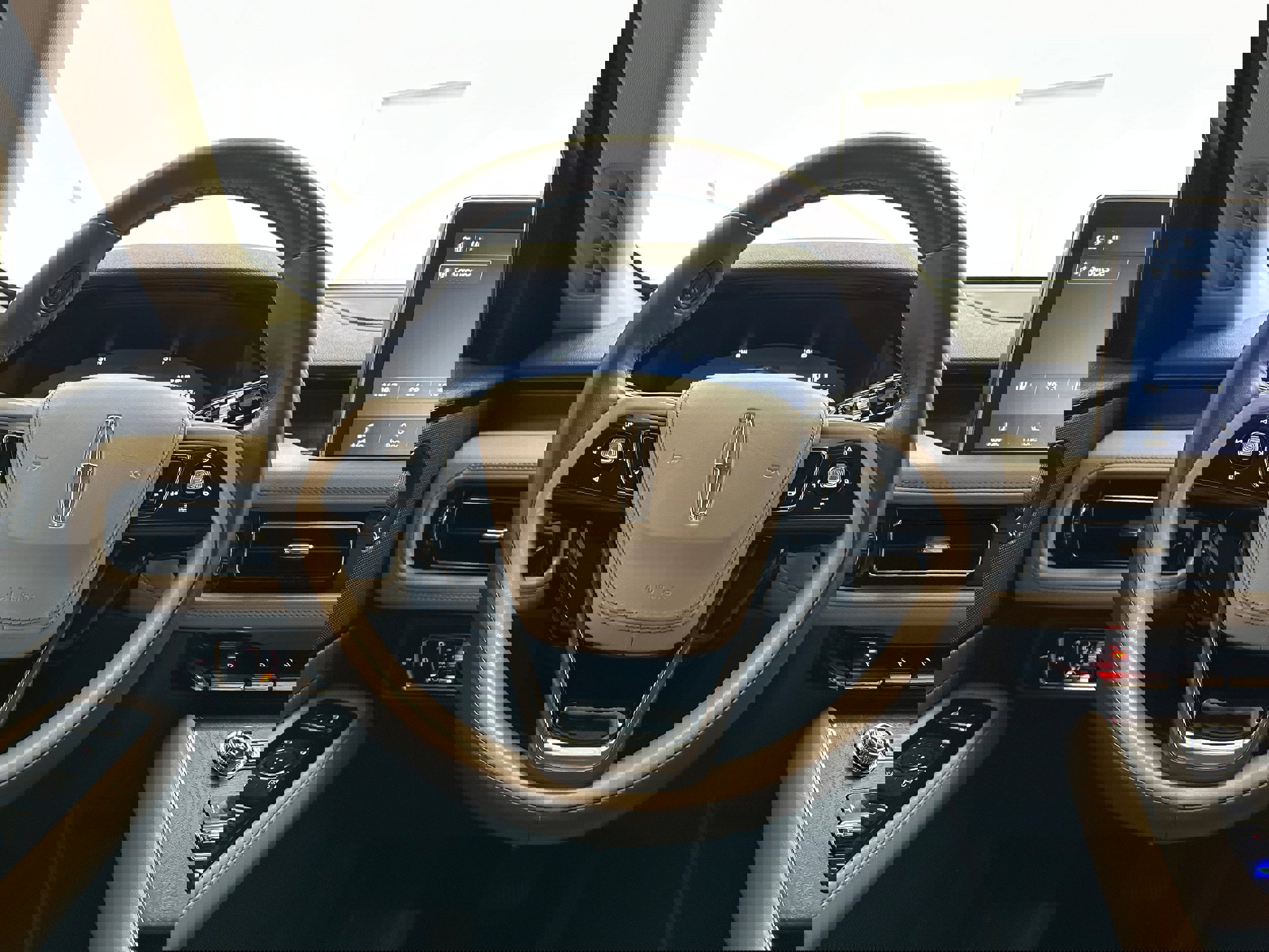 Used 2020 Lincoln Aviator Reserve w/ Class IV Trailer Tow Package image 12