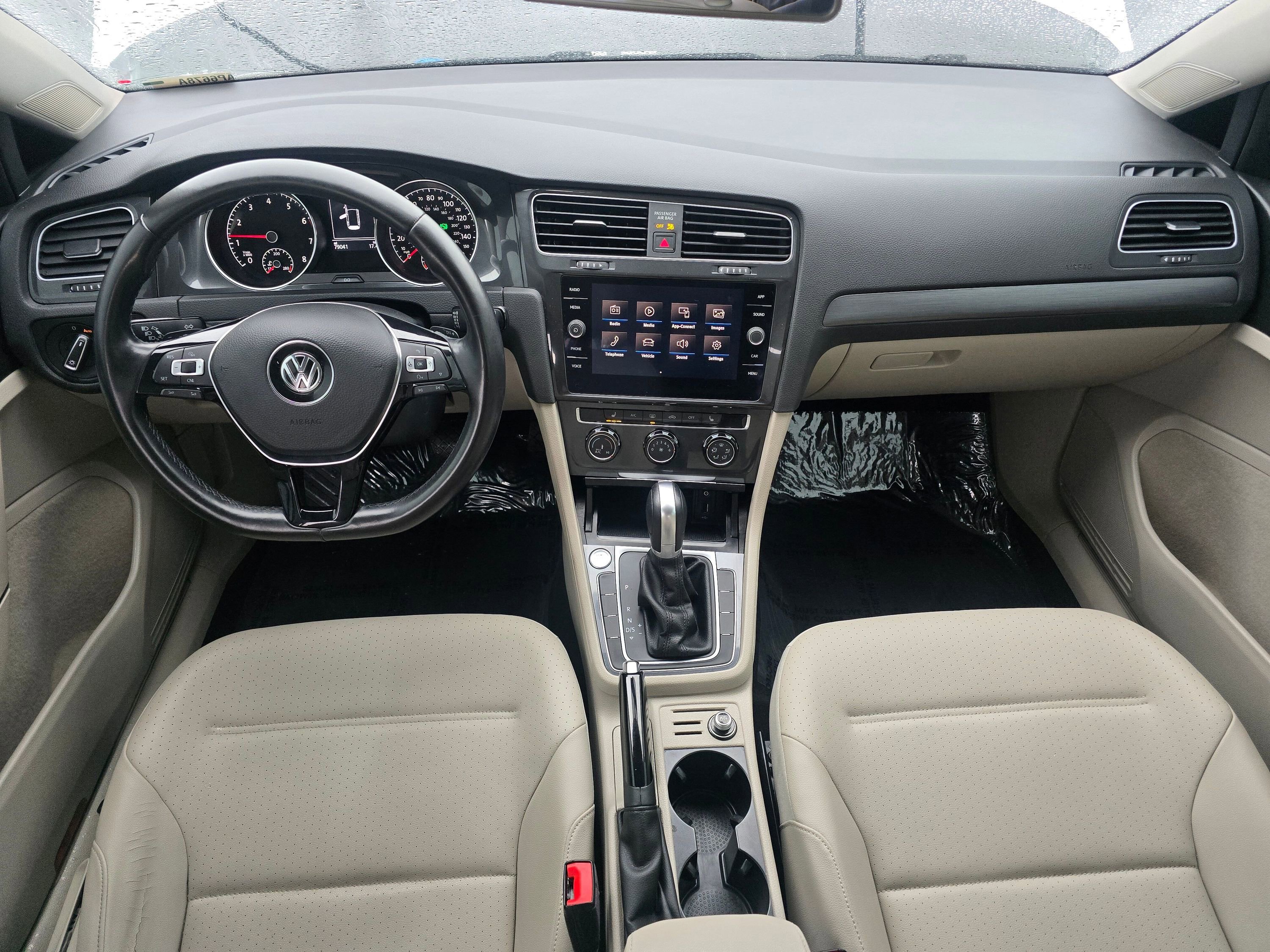 Used 2018 Volkswagen Golf SE image 17