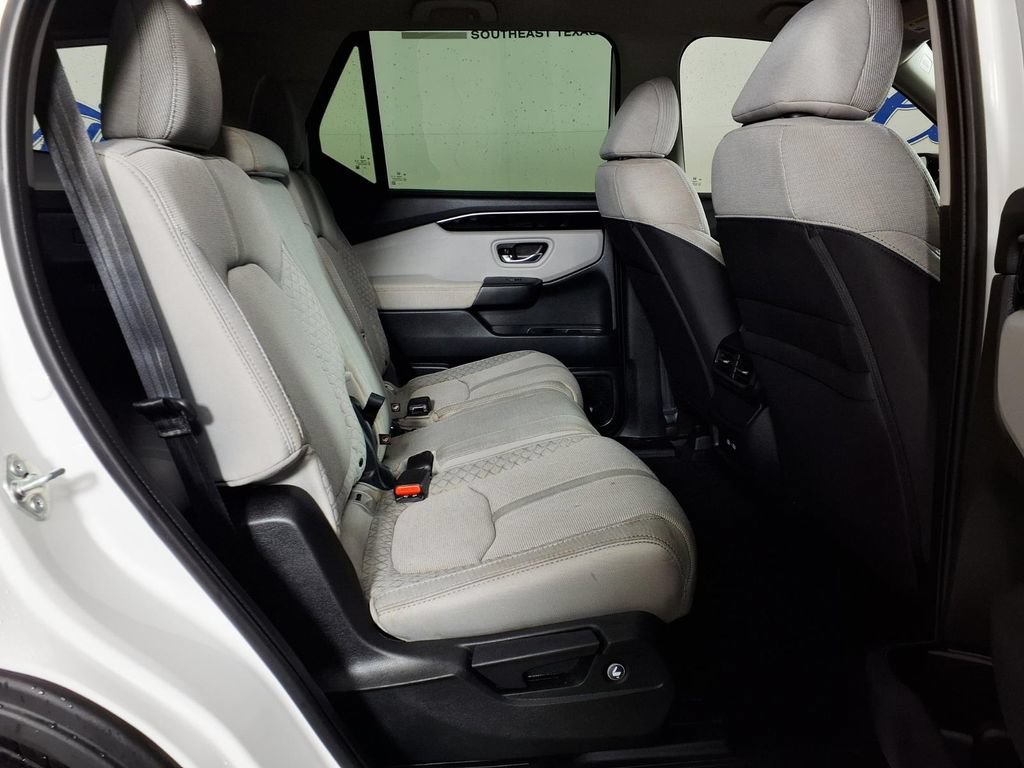 Used 2023 Honda Pilot LX image 11