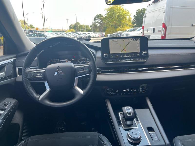 Used 2024 Mitsubishi Outlander SE image 28