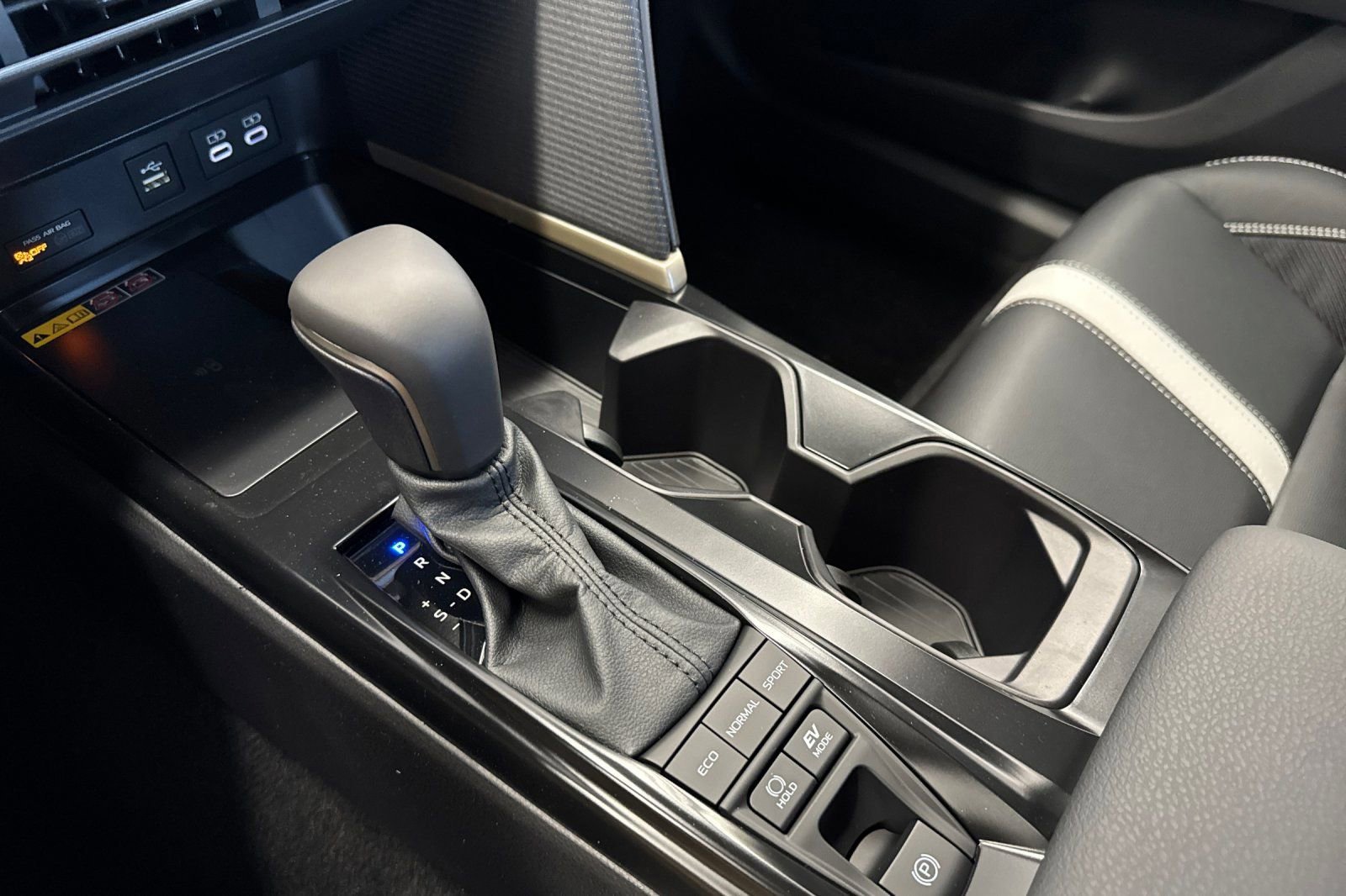 New 2026 Toyota Camry Hybrid FWD image 24
