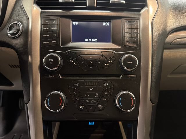 Used 2018 Ford Fusion SE FWD image 18
