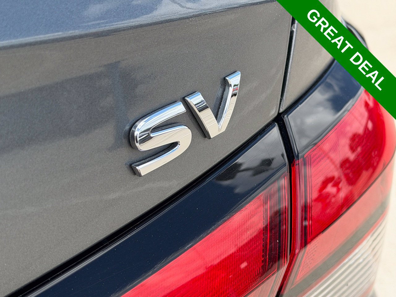 Used 2021 Nissan Versa SV FWD image 11