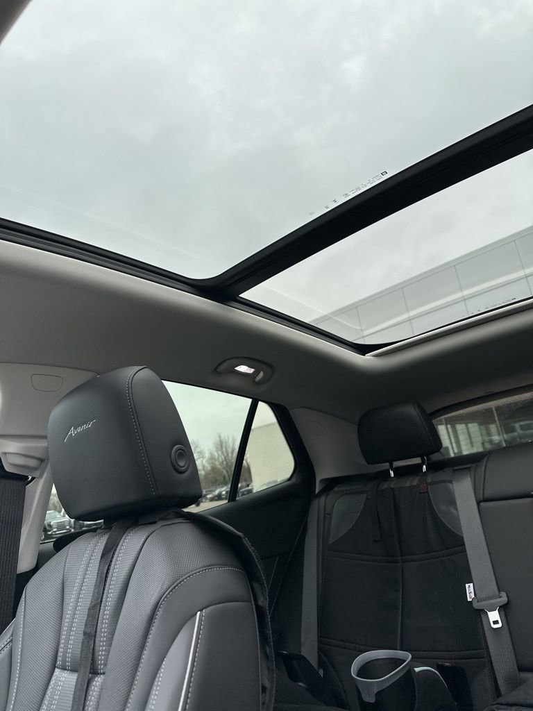 Certified 2024 Buick Envision Avenir image 4