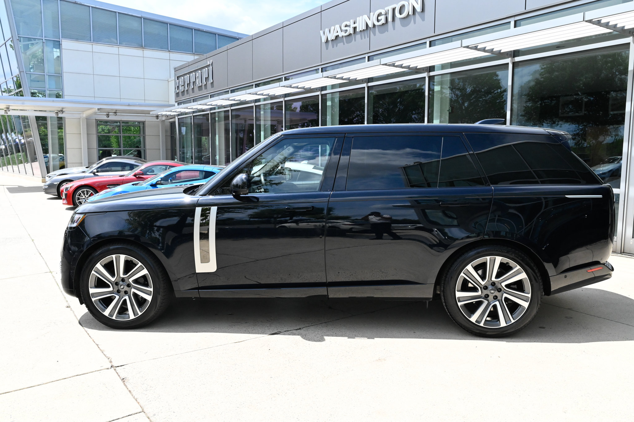 Used 2023 Land Rover Range Rover SV AWD/4WD image 8