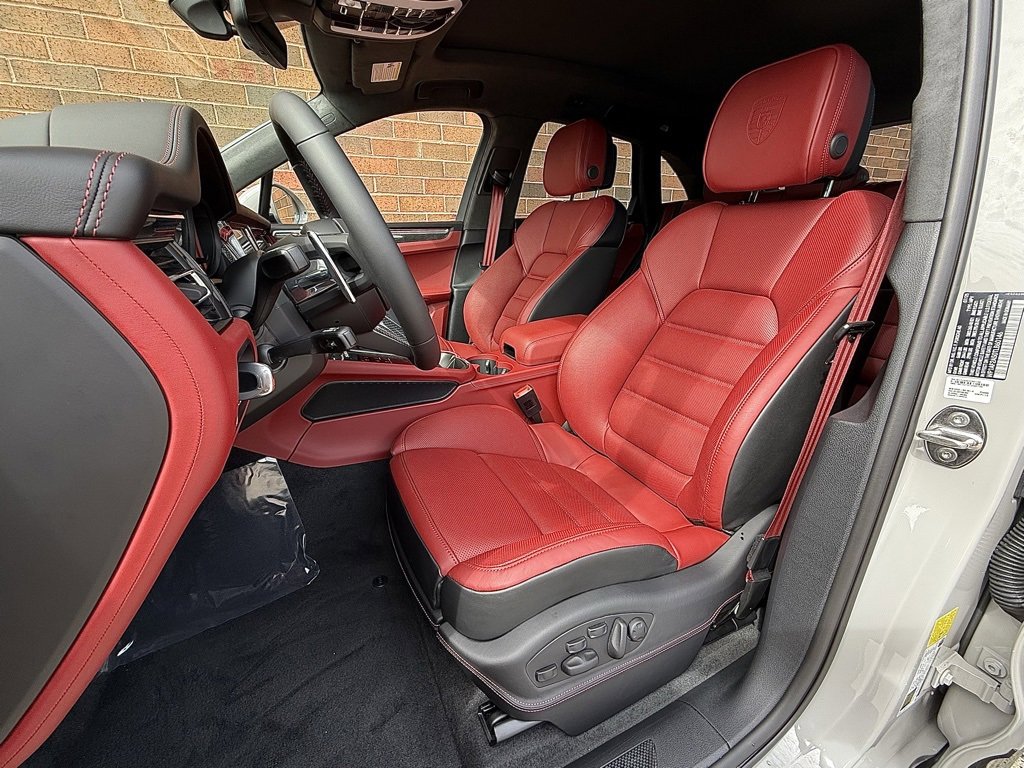 New 2026 Porsche Macan GTS image 5