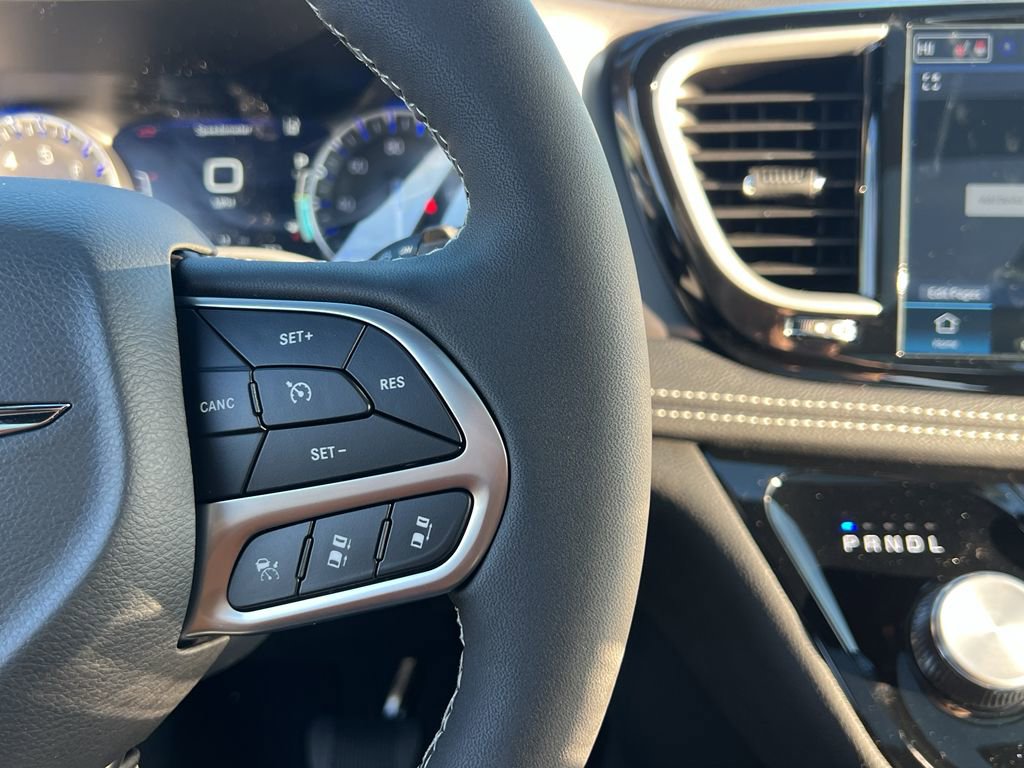 New 2026 Chrysler Pacifica Select image 32