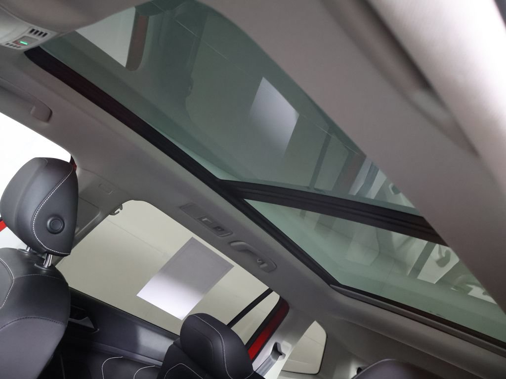 Used 2023 Volkswagen Tiguan SE w/ Panoramic Sunroof Package FWD image 21