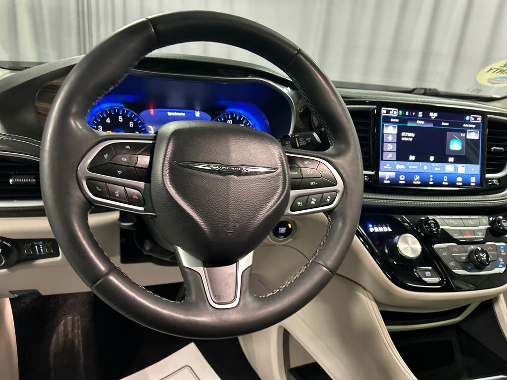 Used 2024 Chrysler Pacifica Limited FWD image 15
