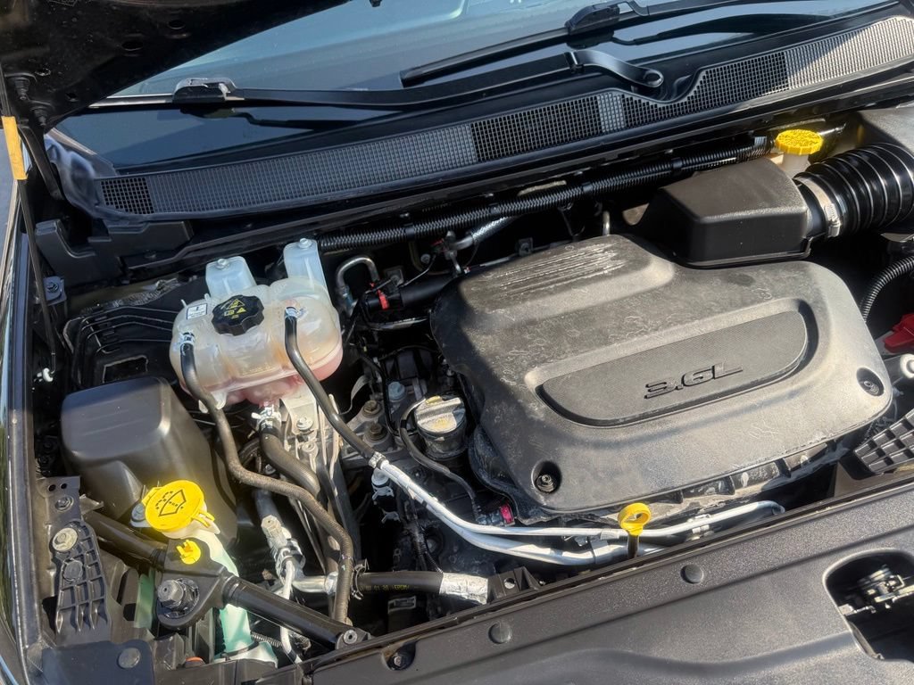 Used 2020 Chrysler Pacifica Touring w/ Advanced Safetytec Group FWD image 61