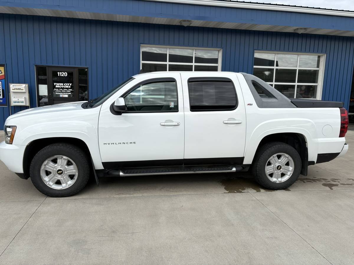 Used 2010 Chevrolet Avalanche LT w/ Luxury Package AWD/4WD image 1