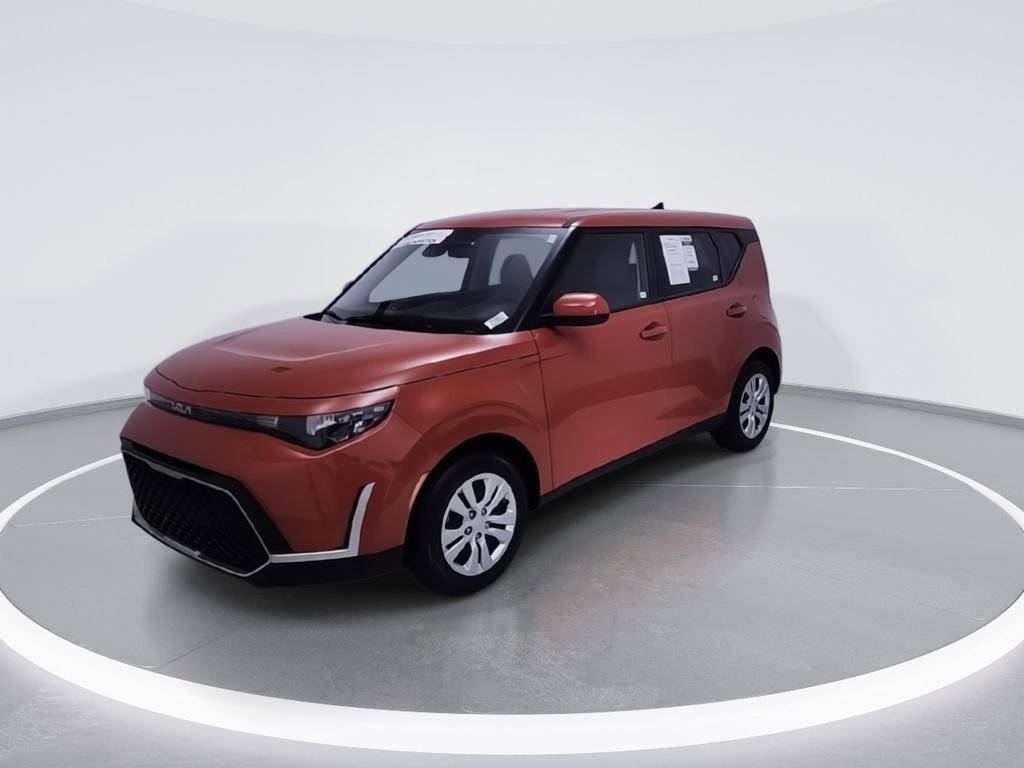 Used 2025 Kia Soul LX FWD image 5
