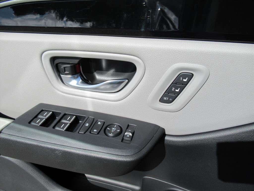 Used 2023 Honda Pilot Touring image 25