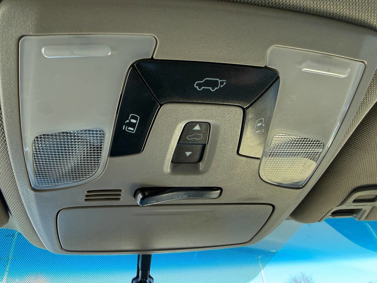 Used 2015 Toyota Sienna XLE Premium image 29