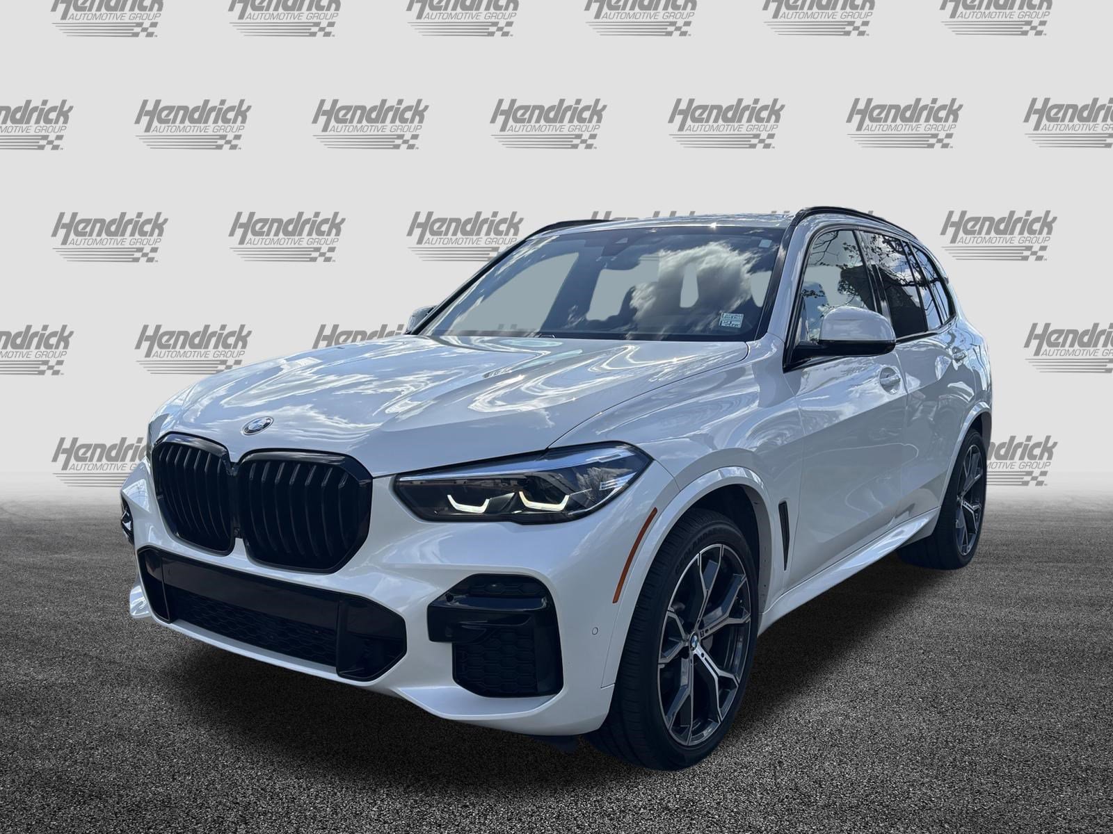 Used 2022 BMW X5 xDrive40i w/ M Sport Package AWD/4WD image 5