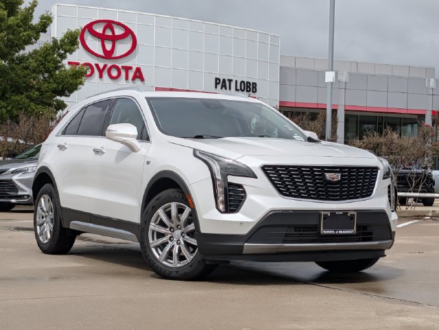 Used 2023 Cadillac XT4 Premium Luxury w/ Driver Assist Package FWD image 2