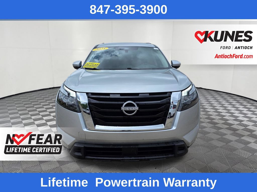 Used 2025 Nissan Pathfinder SV FWD image 2