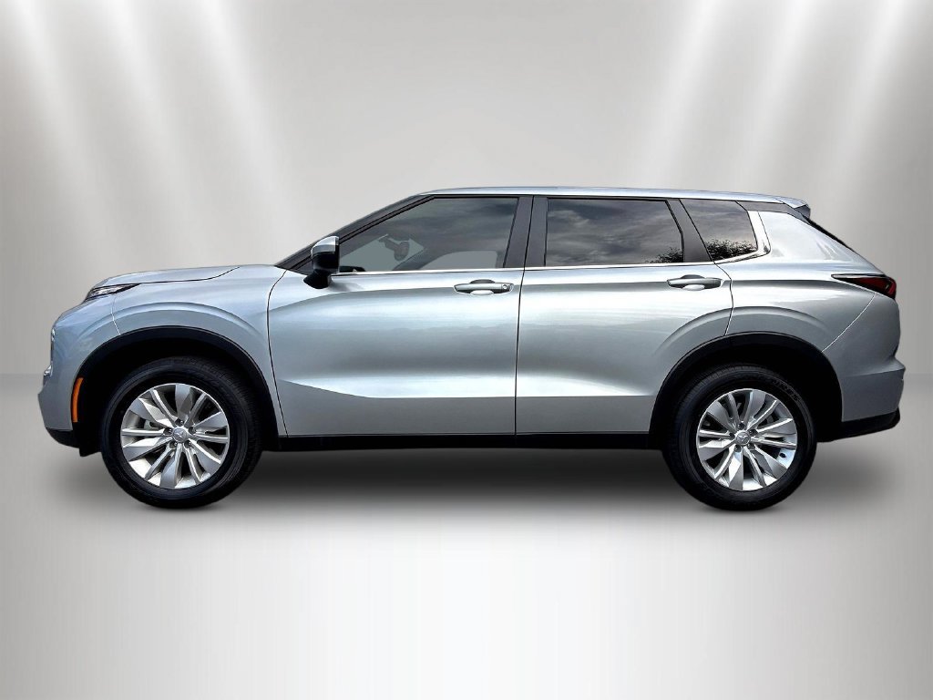 Used 2025 Mitsubishi Outlander ES AWD/4WD image 8