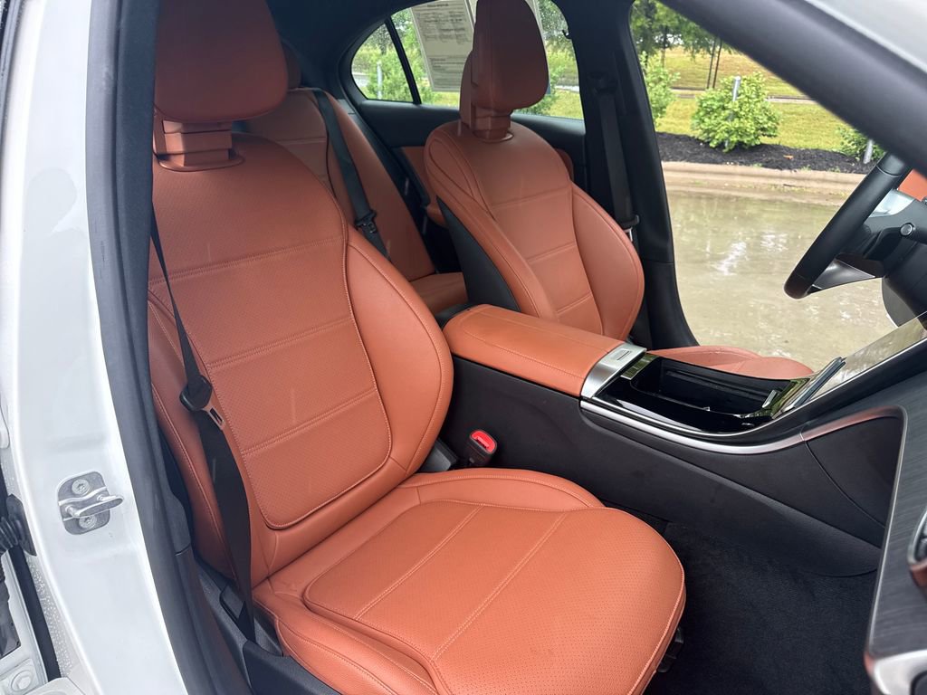 Used 2025 Mercedes-Benz C 300 Sedan image 33