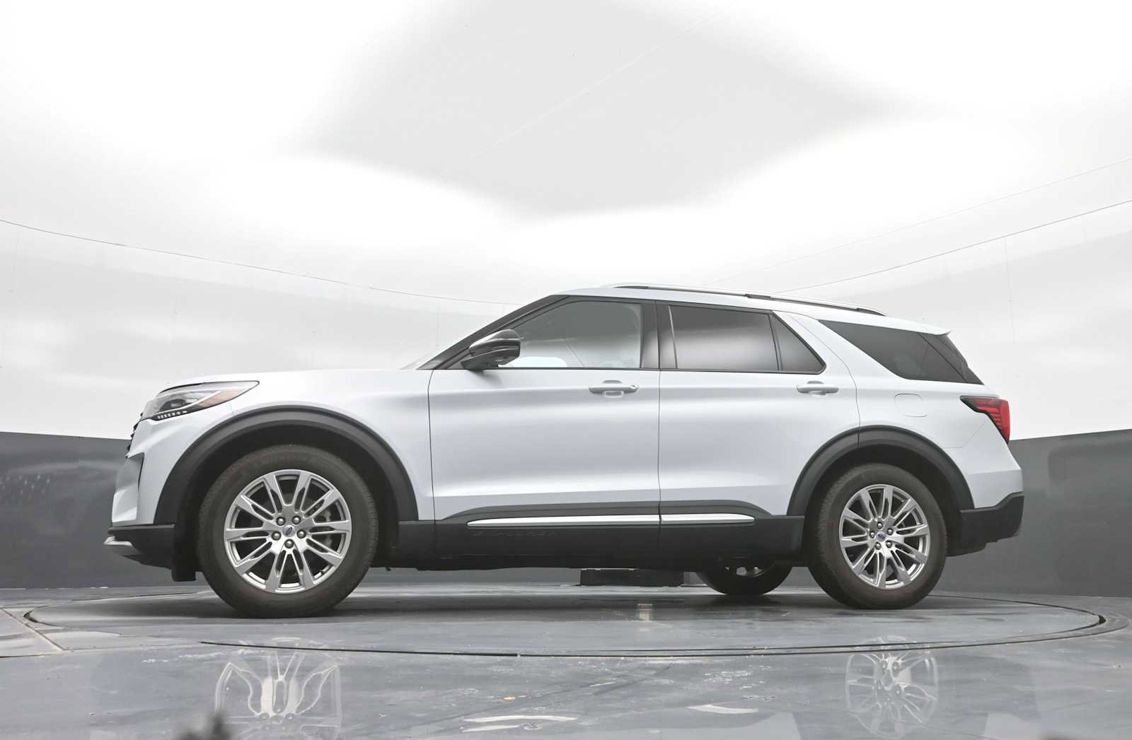 Used 2025 Ford Explorer Platinum image 32