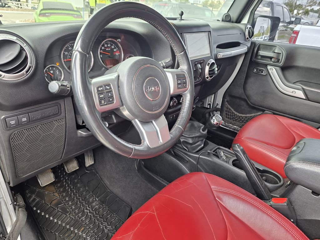 Used 2013 Jeep Wrangler Unlimited Rubicon image 12