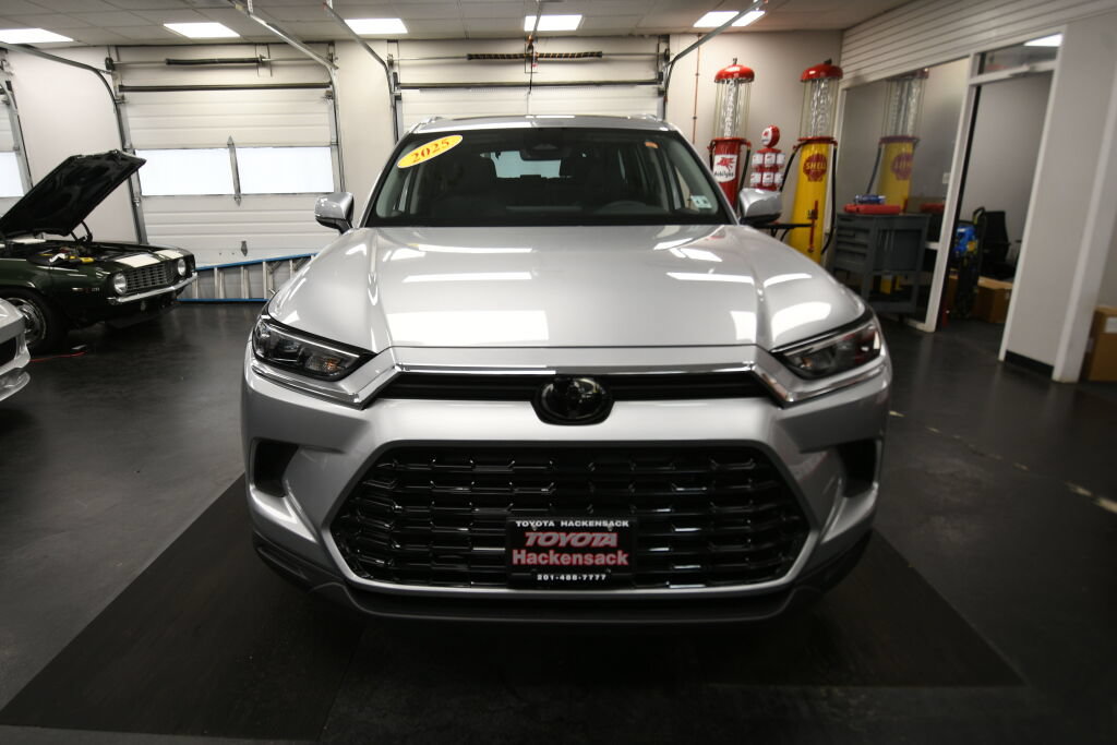 Certified 2025 Toyota Grand Highlander AWD image 2