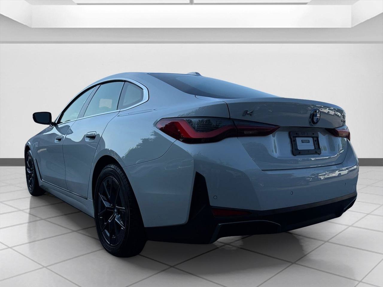 Used 2023 BMW i4 eDrive35 w/ Premium Package RWD image 3