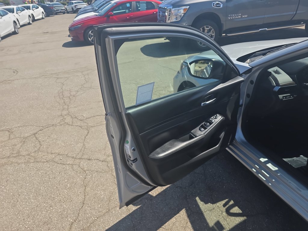 Used 2024 Nissan Altima 2.5 SV FWD image 10