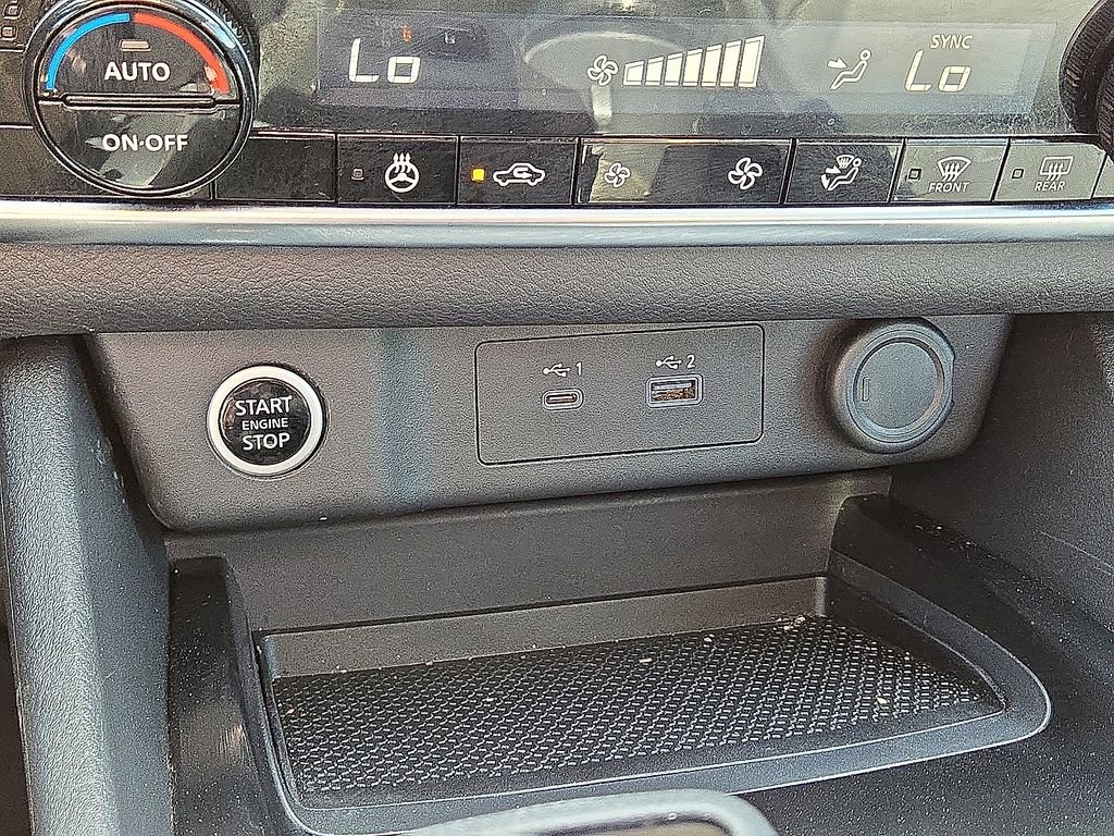 Used 2022 Nissan Rogue SV w/ SV Premium Package image 30