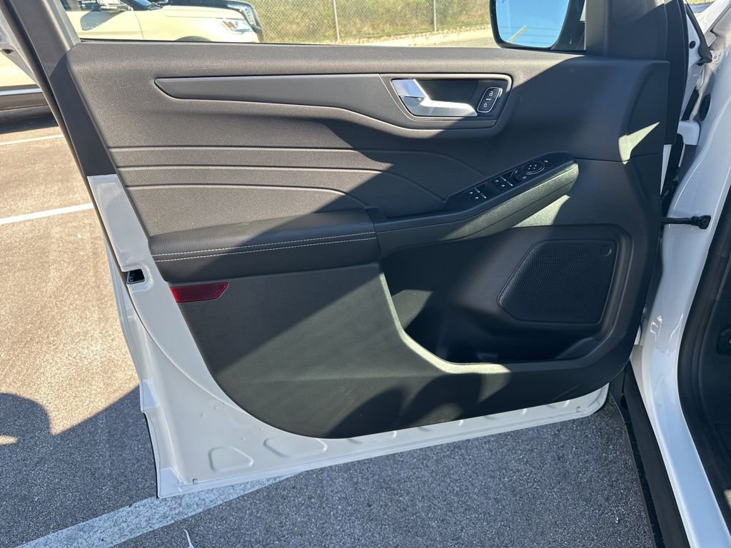New 2026 Ford Escape SE FWD image 10