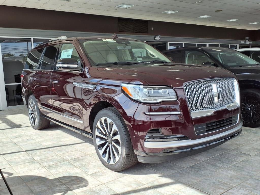 New 2024 Lincoln Navigator Reserve image 1