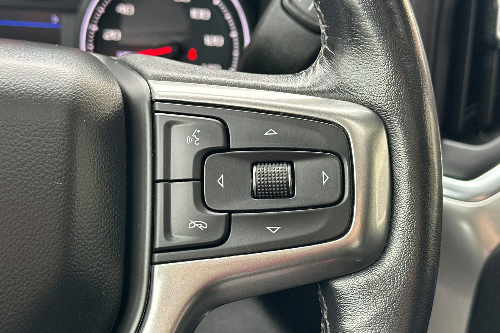 Used 2020 Chevrolet Silverado 1500 LT Trail Boss w/ Midnight Edition AWD/4WD image 32
